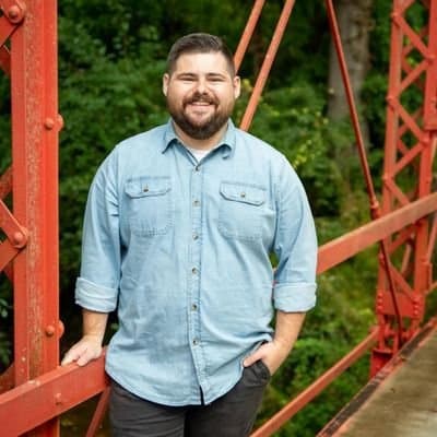 Kelley Clark officiant  headshot